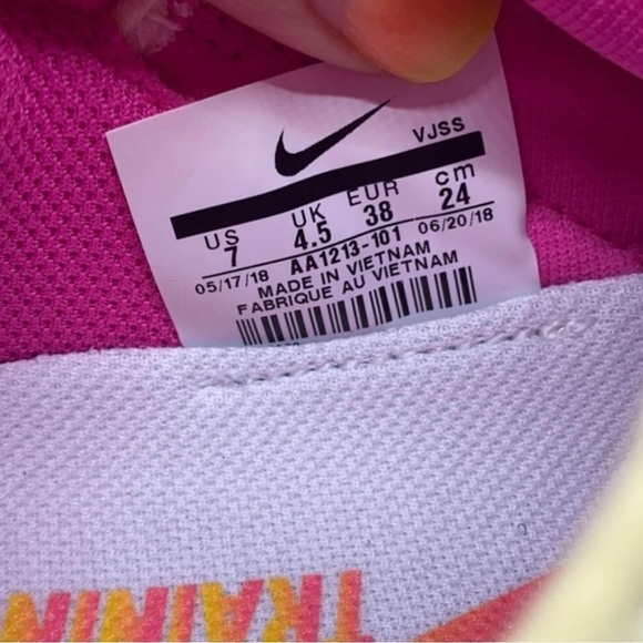 Nike Air Zoom Woman’s Sneakers Size 7 Color Cream, White, Pink and Black NWOT - Picture 7 of 7